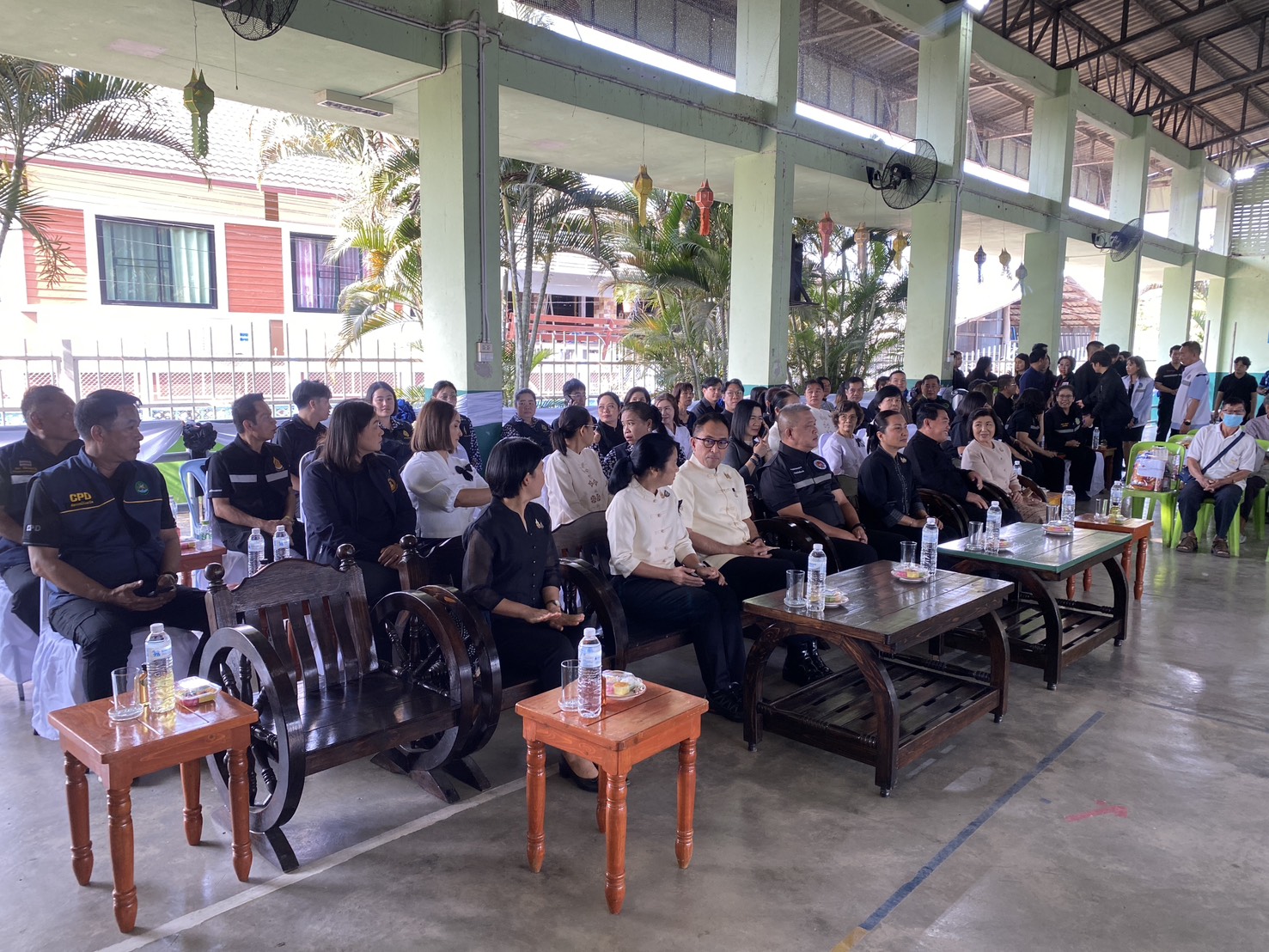 title - นางปรารถนา ชัยญานะ ปฏิรูปที่ดินจังหวัดลำพูน พร้อมด้วยเจ้าหน้าที่ส.ป.ก.ลำพูน ร่วมจัดกิจกรรม “หน่วยบำบัดทุกข์ บำรุงสุข จังหวัดลำพูนเคลื่อนที่